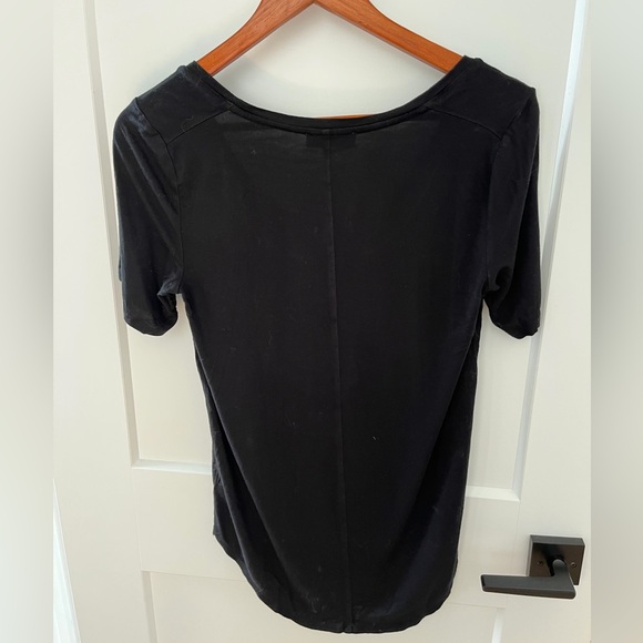 Babaton Black Scoop Neck Short Sleeve Tee - Picture 4 of 5